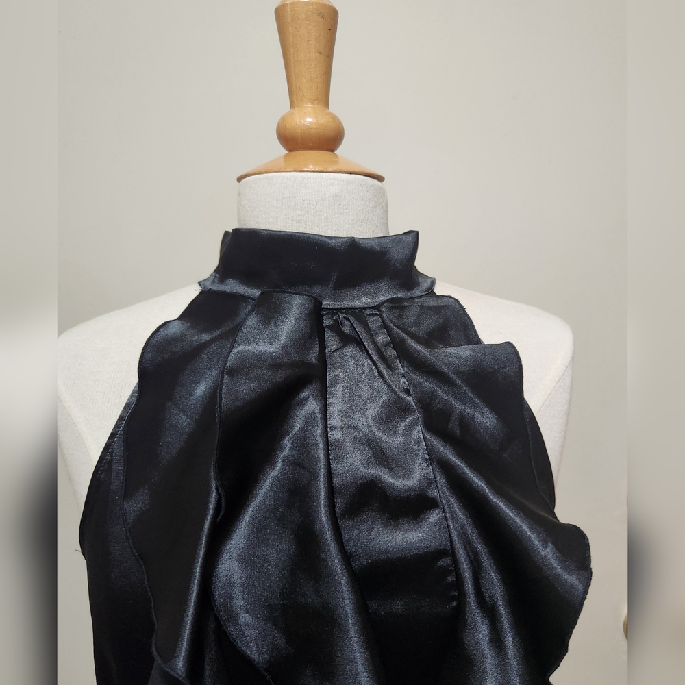 Black ruffle back bow tie haulter top